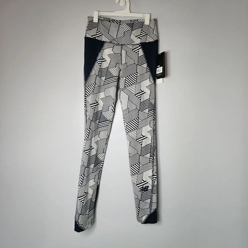 New Balance Black And White Geometric leggings with pockets Small
